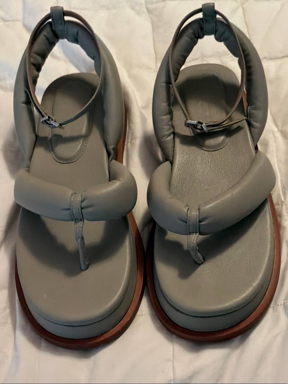 Vicenza Padded Thong Sandals with Ankle Strap in Gray/Olive